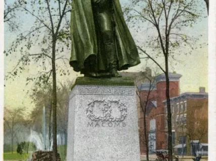 Postcard - Macomb Statue, Washington Park, Detroit, Mich.