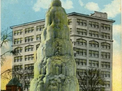 Postcard - The Ice Fountain, Washington Boulevard, Detroit, Mich.