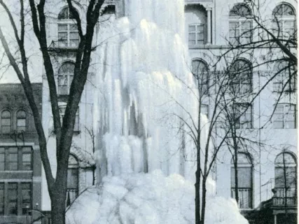 Postcard - Ice Fountain, Washington Boulevard, Detroit, Mich.