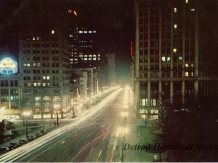 Postcard - 530 - Woodward Avenue Looking South from Grand Circus Park, Detroit, Michigan.