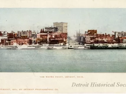 Postcard - The Water Front, Detroit, Mich.