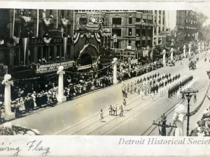 Postcard - Living Flag - Parade