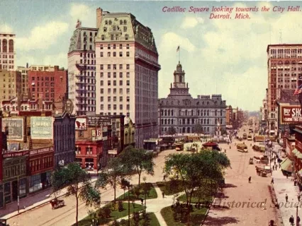 Postcard - Cadillac Square - Cadillac Square Looking Towards the City Hall