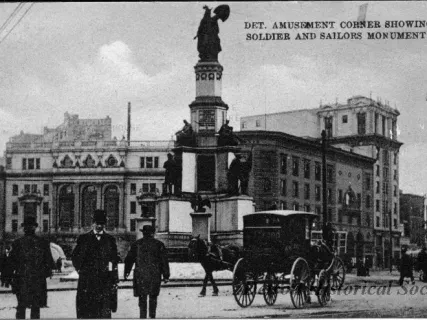 Postcard - Det. Amusement Corner Showing Soldier and Sailors Monument.