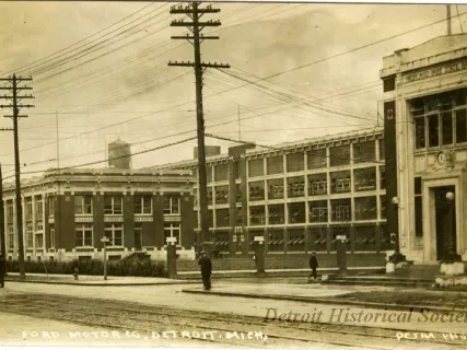 Postcard - Ford Motor Co., Detroit, Mich.