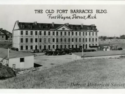 Postcard - The Old Fort Barracks Bldg. Fort Wayne, Detroit, Mich.
