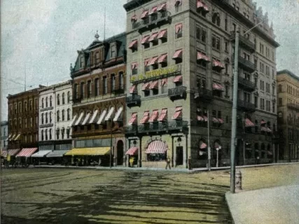 Postcard - Hotel Ste. Claire, Detroit, Mich.