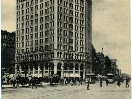 Postcard - Majestic Building, Detroit, Mich.