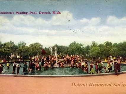 Postcard - Children's Wading Pool, Detroit, Mich.