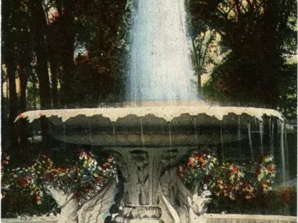 Postcard - Fountain at Clark's Park, Detroit, Mich.
