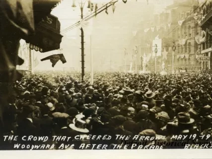 Postcard - The Crowd that Cheered the Arrows, May 19-19. Woodward Ave After the Parade.
