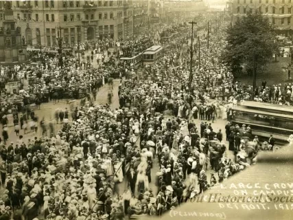 Postcard - Large Crowd on Campus, Cadillaque [sic]. Detroit, 1912.