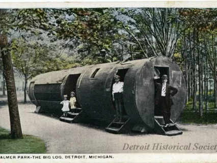 Postcard - Palmer Park - The Big Log, Detroit, Michigan
