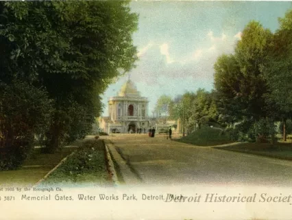 Postcard - Memorial Gates, Water Works Park, Detroit, Mich.