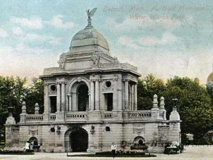 Postcard - Detroit, Mich., Hurlbut Memorial, Water Works Park.