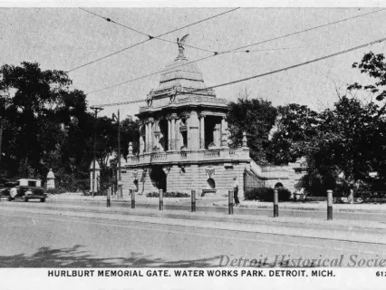 Postcard - Hurlbut Memorial Gate, Water Works Park, Detroit, Mich.