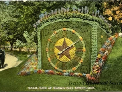Postcard - Floral Clock at Gladwin Park, Detroit, Mich.