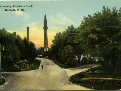 Postcard - Driveway, Gladwin Park, Detroit, Mich.