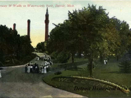 Postcard - Driveway & Walks in Water Works Park, Detroit, Mich.