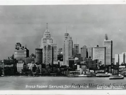 Postcard - River Front Skyline, Detroit, Mich.