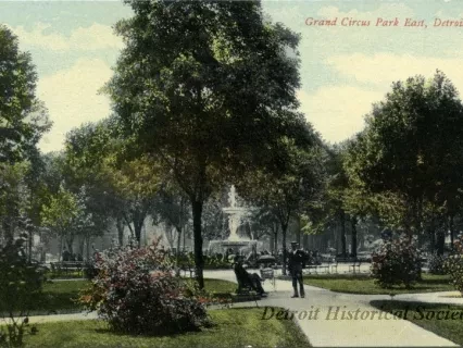 Postcard - Grand Circus Park East, Detroit, Mich.
