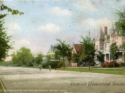 Postcard - Residences on Eastern Boulevard, Detroit, Mich.