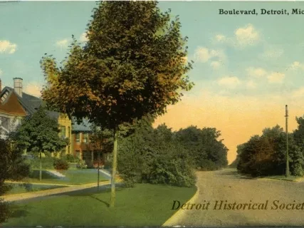 Postcard - Boulevard, Detroit, Mich.