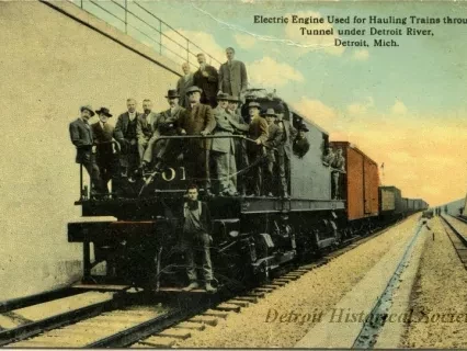 Postcard - Electric Engine used for Hauling Trains through Tunnel under Detroit River, Detroit, Mich.