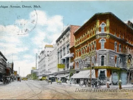 Postcard - Michigan Avenue, Detroit, Mich.