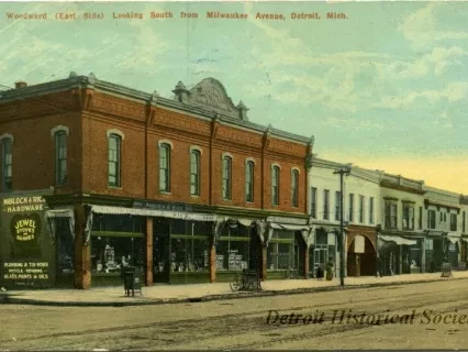 Postcard - North Woodward (East Side) Looking South from Milwaukee Avenue, Detroit, Mich.