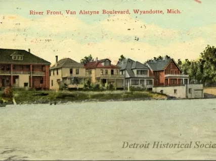 Postcard - River Front, Van Alstyne Boulevard, Wyandotte, Mich.