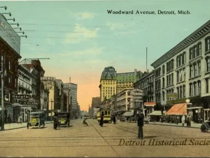 Postcard - Woodward Avenue, Detroit, Mich.