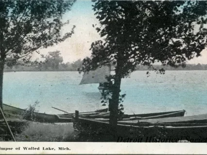 Postcard - A Glimpse of Walled Lake, Mich.