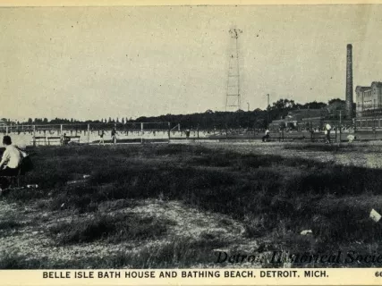 Postcard - Belle Isle Bath House and Bathing Beach, Detroit, Mich.