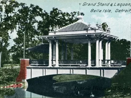 Postcard - Grand Stand & Lagoon, Belle Isle, Detroit, Mich.