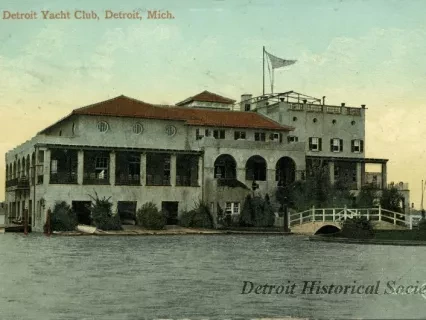 Postcard - The Detroit Yacht Club, Detroit, Mich.