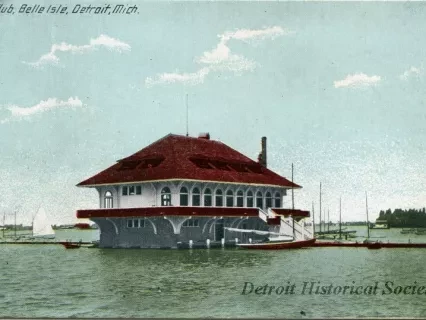 Postcard - Yacht Club, Belle Isle, Detroit, Mich.