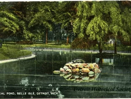 Postcard - Seal Pond, Belle Isle, Detroit, Mich.