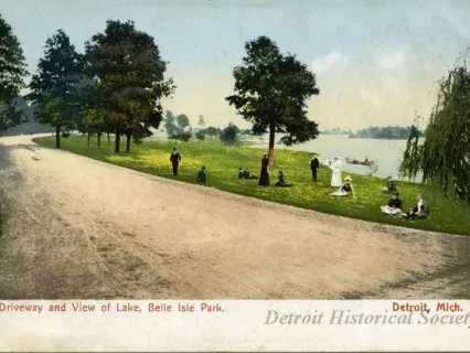 Postcard - Driveway and View of Lake, Belle Isle Park, Detroit, Mich.