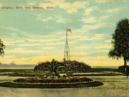 Postcard - Floral Display, Belle Isle, Detroit, Mich.