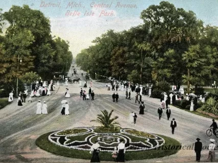 Postcard - Detroit, Mich., Central Avenue, Belle Isle Park.