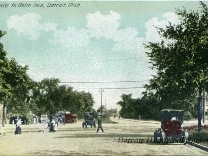 Postcard - Entrance to Belle Isle, Detroit, Mich.