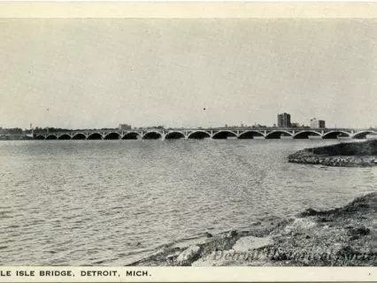 Postcard - Belle Isle Bridge, Detroit, Mich.
