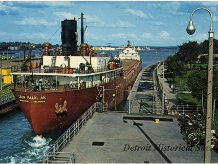 Postcard - Soo Locks Sault Ste. Marie, Michigan