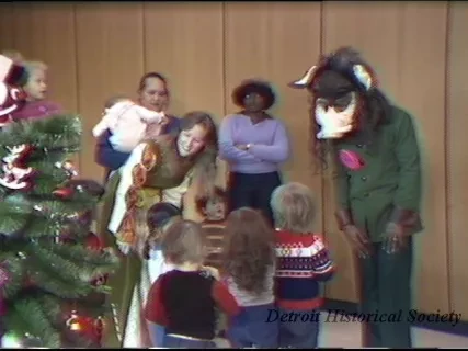 U-Matic - Noel Night B-Roll
Santa and Christmas Tree Decorations at Cultural Center
Children
Art Card & Music
Dec. 1981, 18 min.