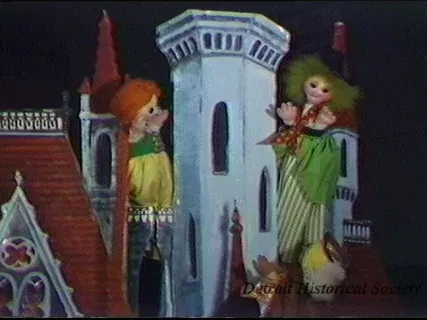 U-Matic - B-Roll
Christmas Carnival 1980
Noel Night 1980
-Rapunzel Puppets
-brief B-roll X-Mas Carnival
-Noel Night ladies decorating three
Dec. 1980, 6 min. Tape 15