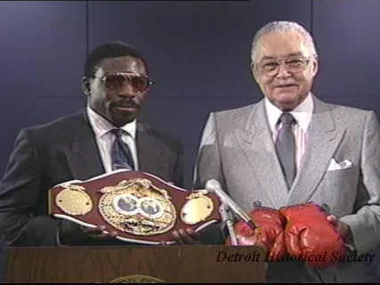 U-Matic - CAY Press Conference W/
Lindell Holmes
Middle Weight Boxing Champion
4-24-90