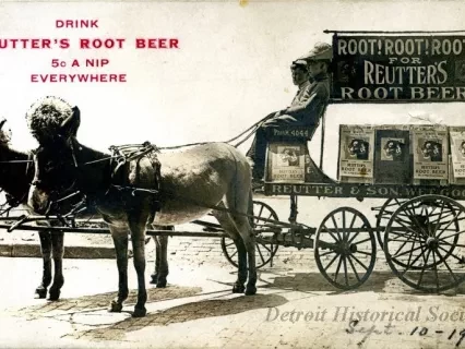 Postcard - Drink Reutter's Root Beer
5¢ A Nip Everywhere
