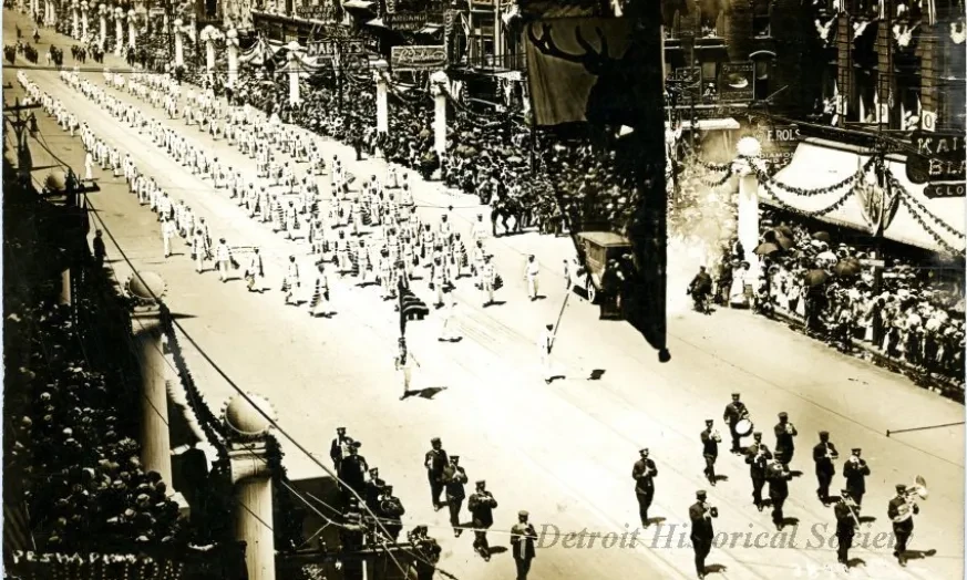 Postcard - Parade