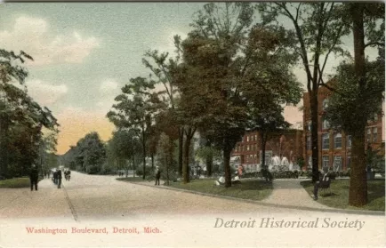 Postcard - Washington Boulevard, Detroit, Mich.